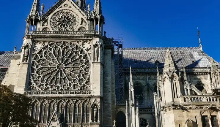 L&rsquo;église catholique : dos aux fidèles